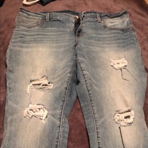 Ripped Lightwash Jeans